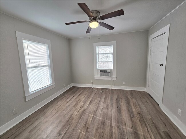 Building Photo - 2816 St Emanuel St