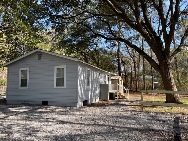 Building Photo - FULLY FURNISHED 408 Miles Road