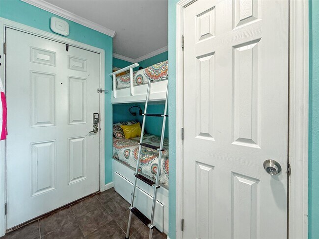 Building Photo - 9520 Seawall Blvd