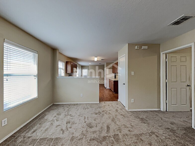 Building Photo - 1995 Kickapoo Trl