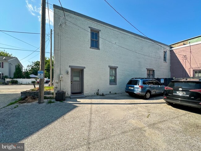 Building Photo - 408 W Princess St