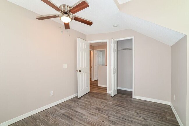 Building Photo - 3756 Dartford Dr