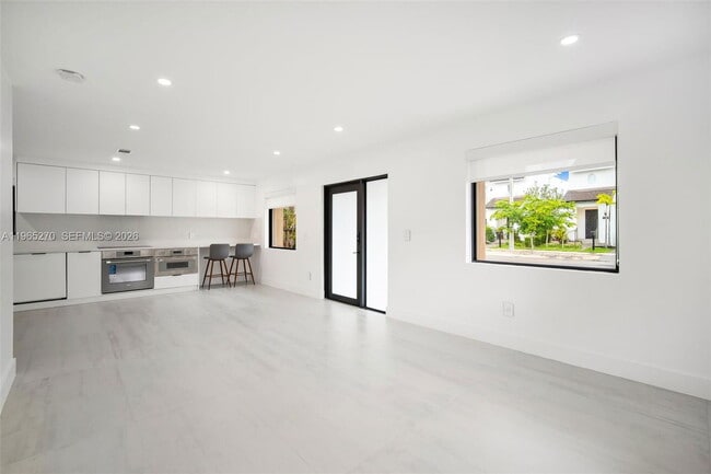 Building Photo - 3668 SW 26th St
