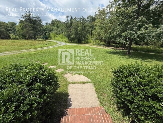 Building Photo - 102 Horseshoe Bend