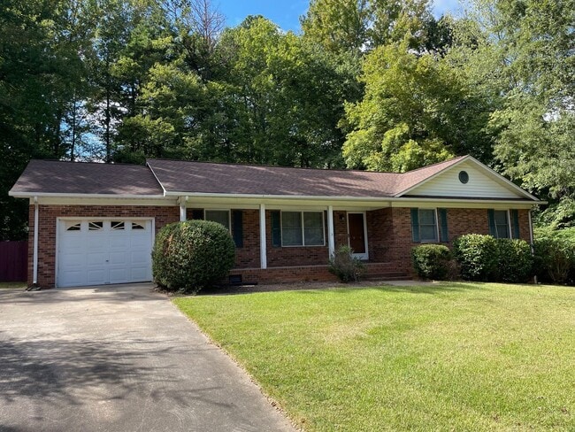 Primary Photo - Beautiful 3 bed, 2 bath brick home located...