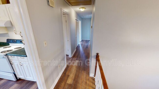 Building Photo - 604 Hudson Rd