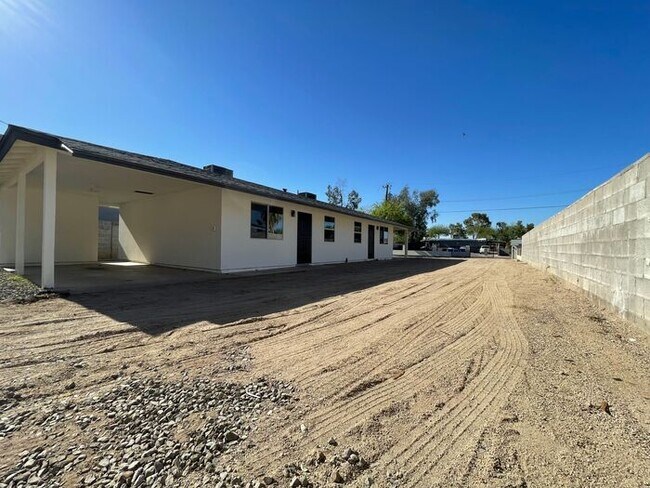 Building Photo - Newly Remodeled 1 Bedroom at end of culdesac, private gate