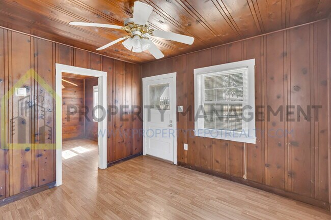 Building Photo - Charming 2-Bedroom Bungalow in Sacramento