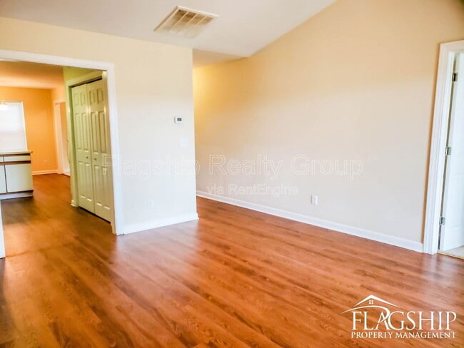 Building Photo - 5160 Deveron St