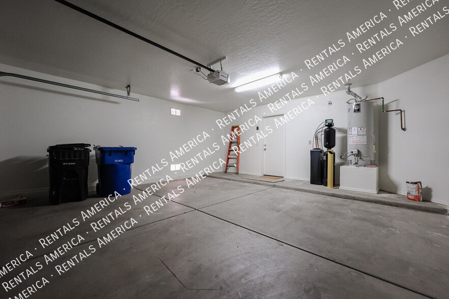 Building Photo - 10845 E Dragoon Ave