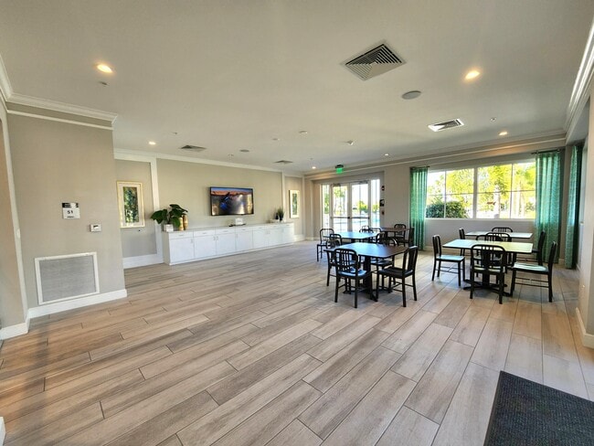 Building Photo - 4352 Veleiros Ave