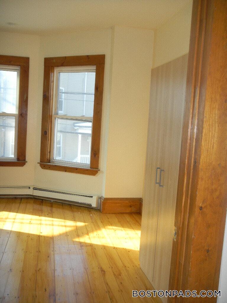 Building Photo - 40 Mozart St