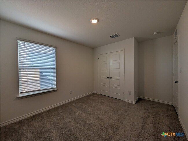 Building Photo - 862 Bluegrass Pt