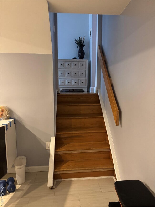 Building Photo - 570 Church Ave