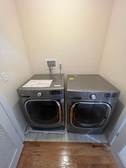 Building Photo - 93 Longfellow St