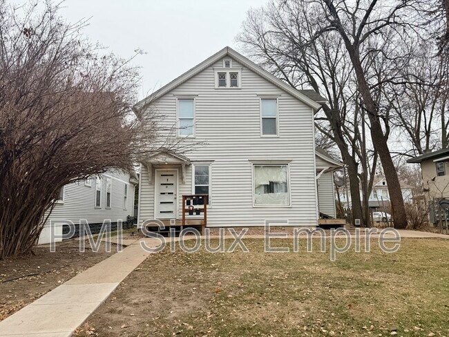 Building Photo - 112 N Prairie Ave