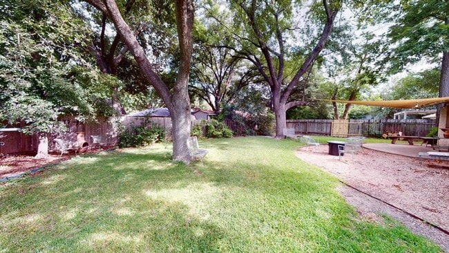 Building Photo - 9215 Hunters Trace E