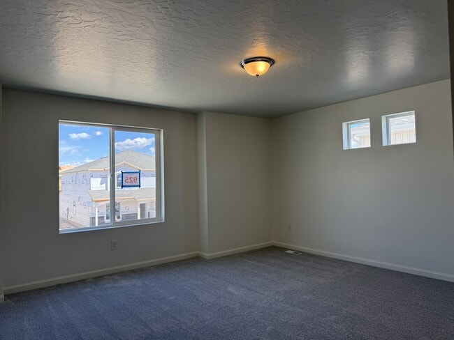 Building Photo - 203 E Arcade Dr