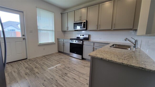 Building Photo - 217 Redonda Dr