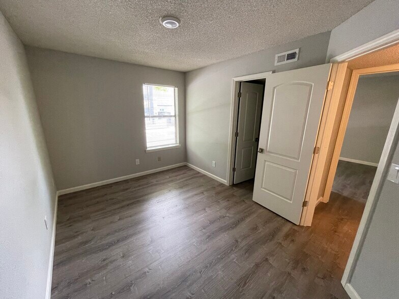 Bedroom - 210 Mt Hope Ct