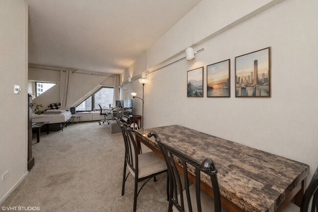 Building Photo - 175 E Delaware Pl