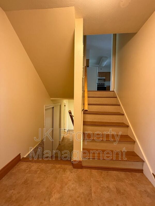 Building Photo - 1015 Carlos Dr