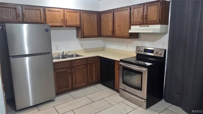 Building Photo - 13 Yorkshire Ln