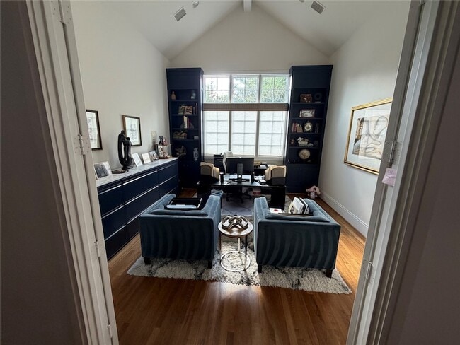 Building Photo - 11 Edge Hill Dr