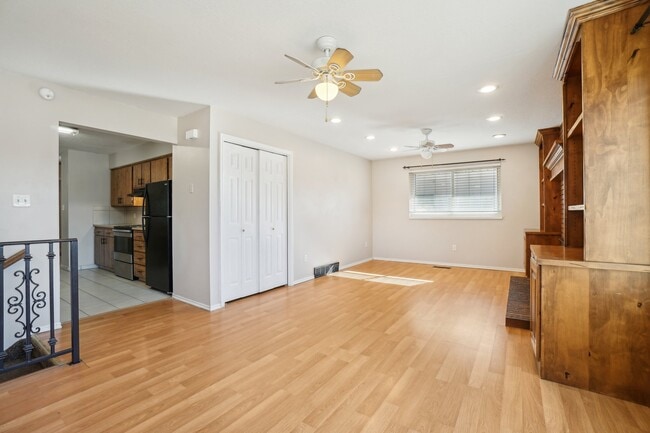 Building Photo - 240 W 220 S St