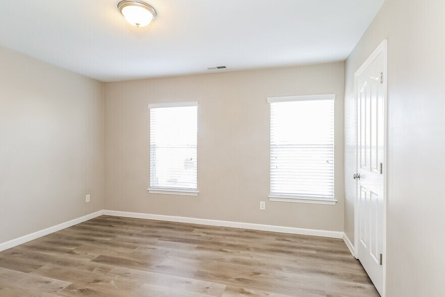 Building Photo - 1317 Bray Dr