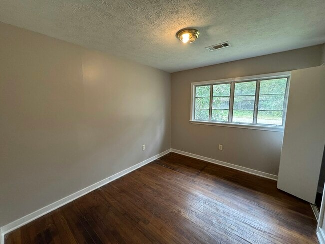 Building Photo - 140 Wildwood Cir