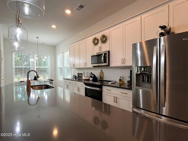 Building Photo - 742 Carnegie court