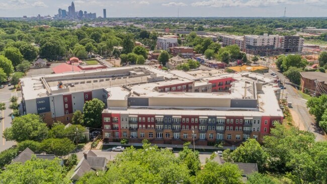 Building Photo - 3310 N Davidson St