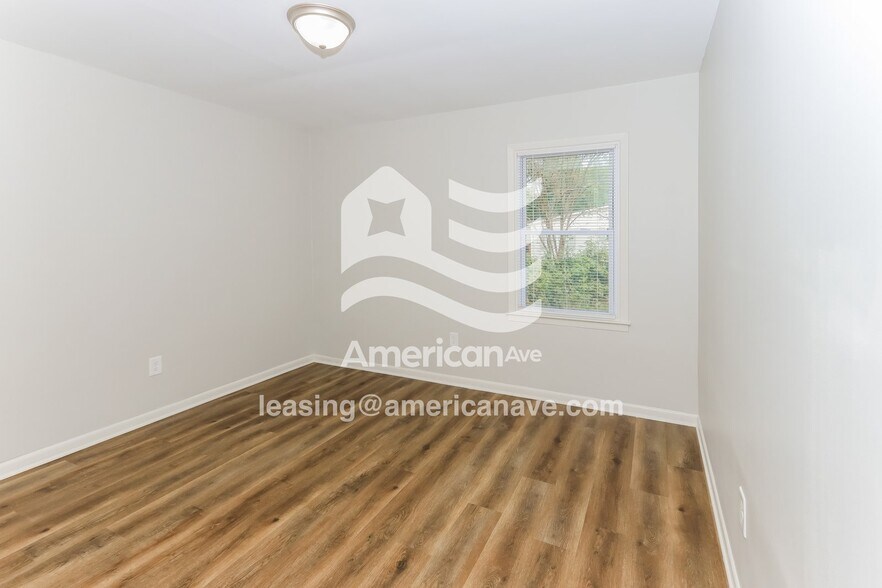 Building Photo - 1570 Engle Dr