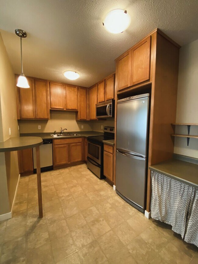 Building Photo - 3729 Snelling Ave