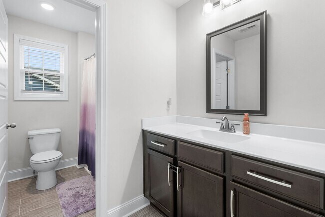 Building Photo - Pet Friendly Three Bedroom!