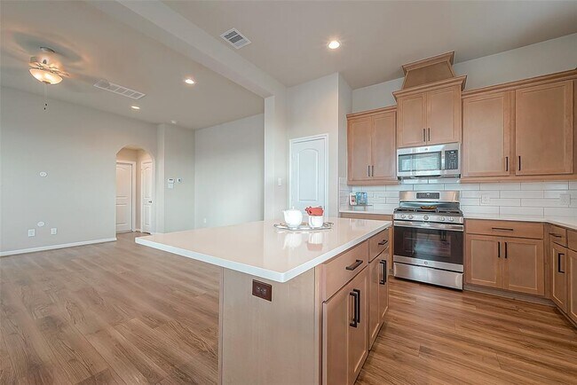 Building Photo - 8700 Laurel Crest Dr