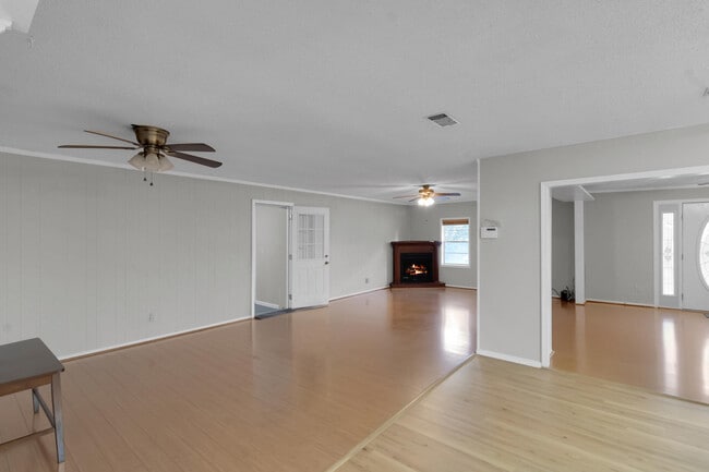 Building Photo - 300 Wildwood St