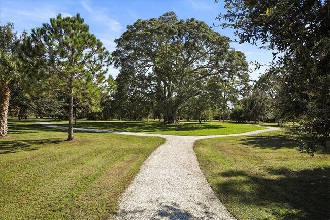 Building Photo - 1711 Starling Dr