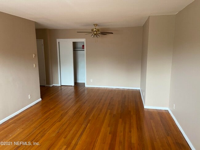 Building Photo - 1205 Lasalle St