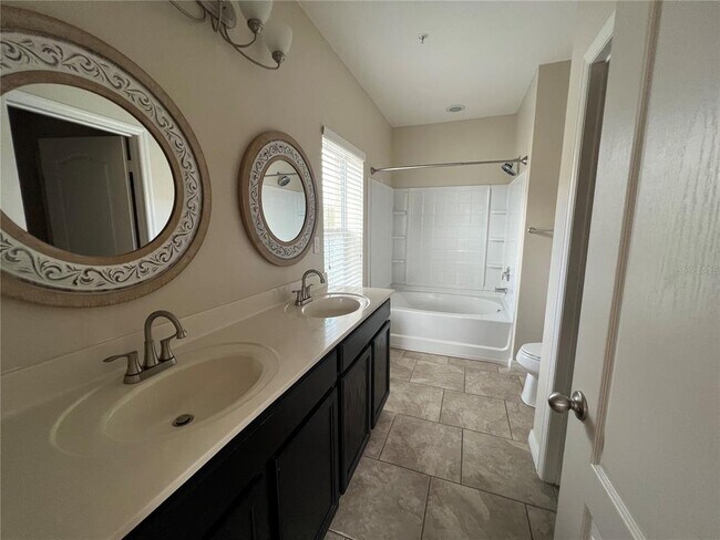 Building Photo - 2137 Betsy Ross Ln