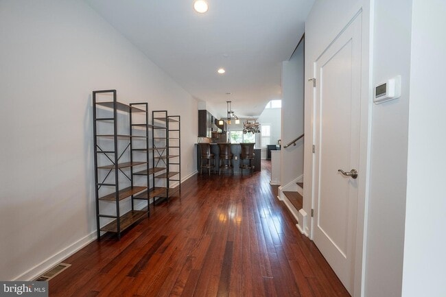 Building Photo - 601 Poplar St