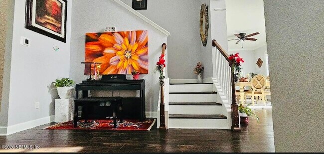 Building Photo - 178 Carrier Dr