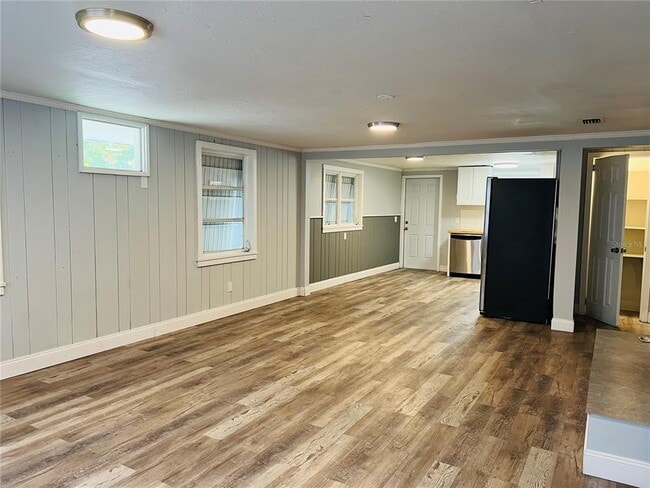 Building Photo - 501 25th Ave W