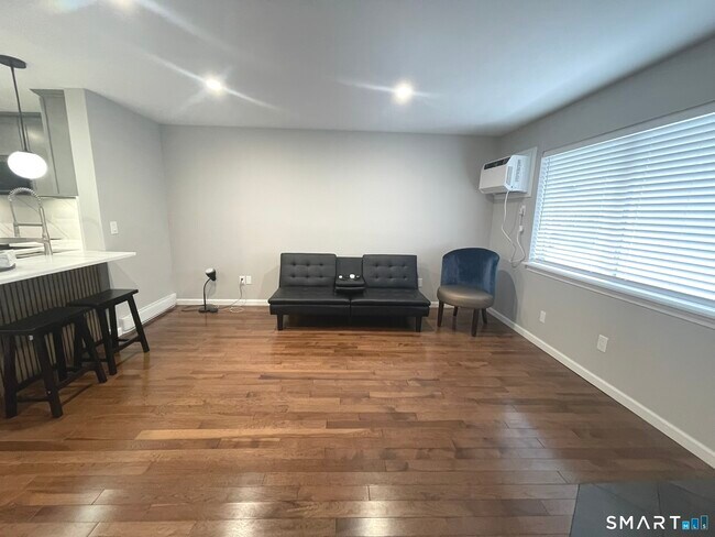 Building Photo - 31 Willow Springs