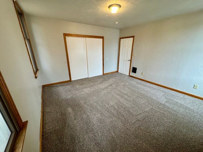 Building Photo - 111 S Ohio St