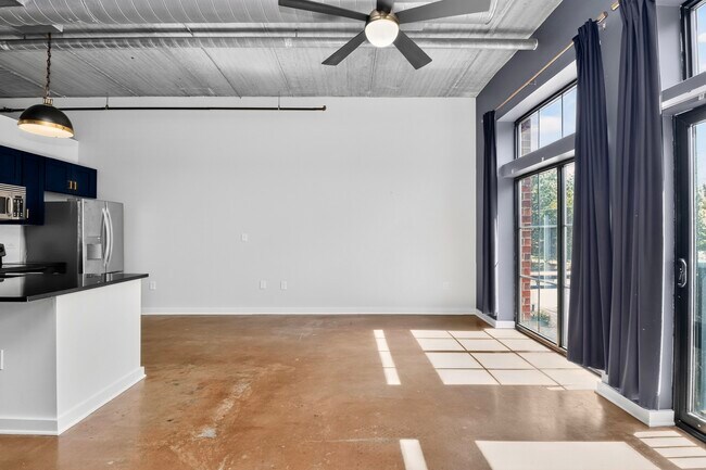 Building Photo - 626 N Graham St