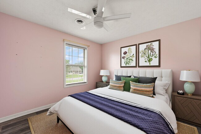 Building Photo - 180 Lilly Ln