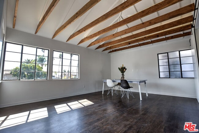Building Photo - 1807 Montana Ave