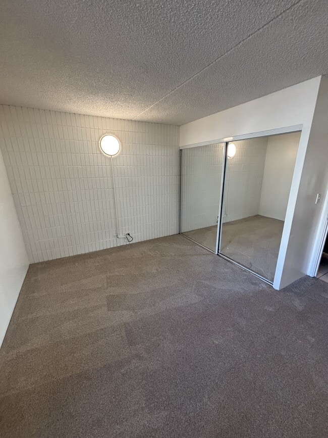 Building Photo - 1326 Ke’eaumoku St